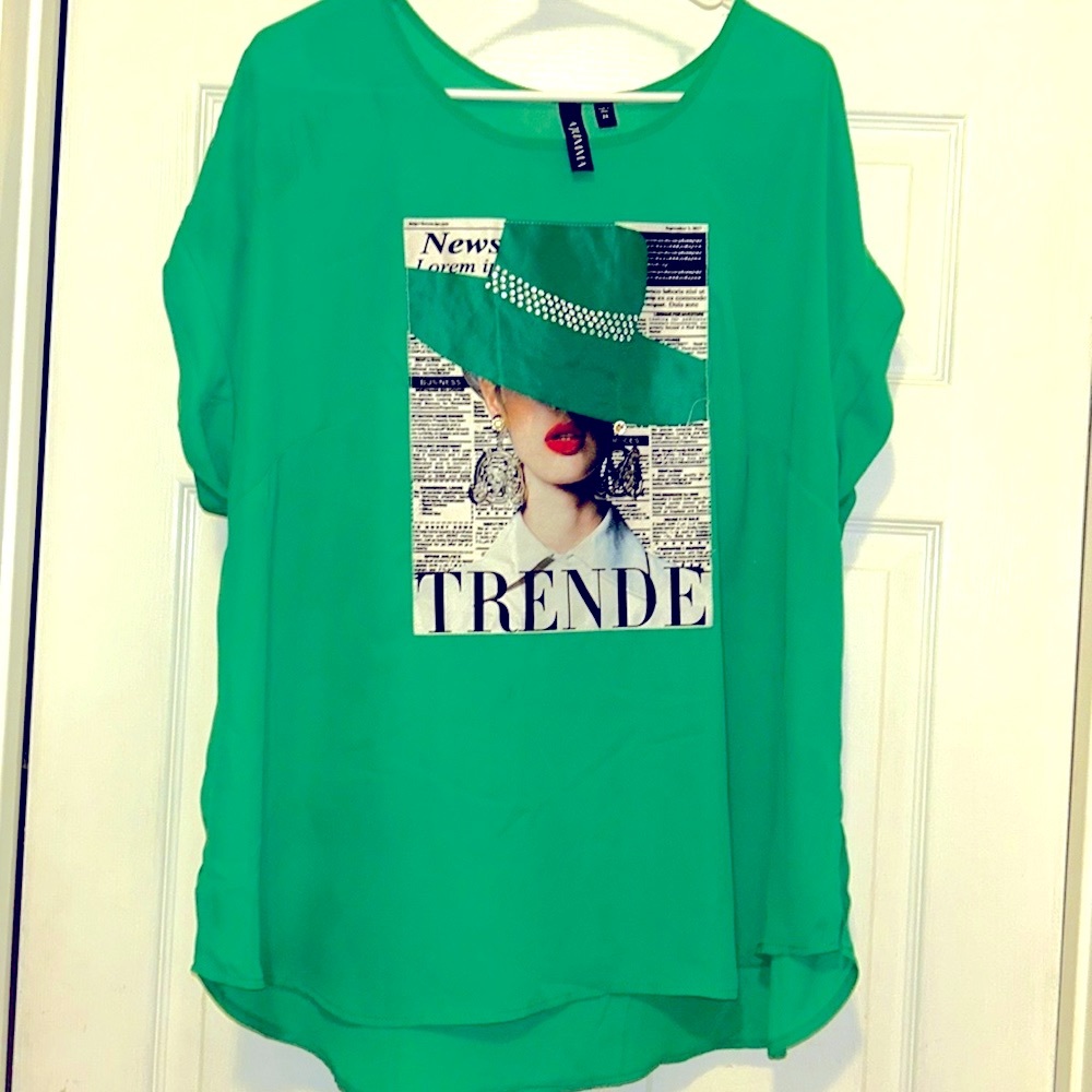 A’jumma short sleeve blouse very pretty